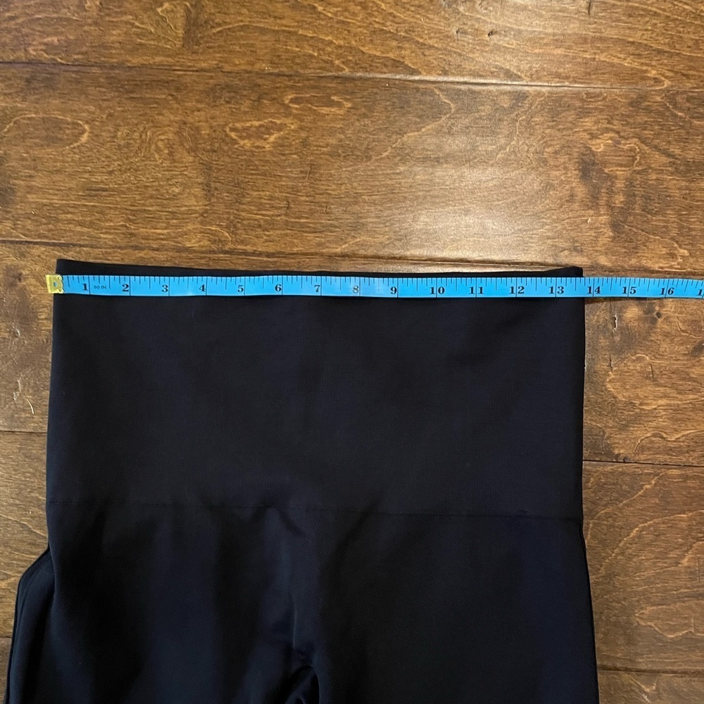 Spanx *Like New* Cropped Leggings Size XL - Picture 8 of 11